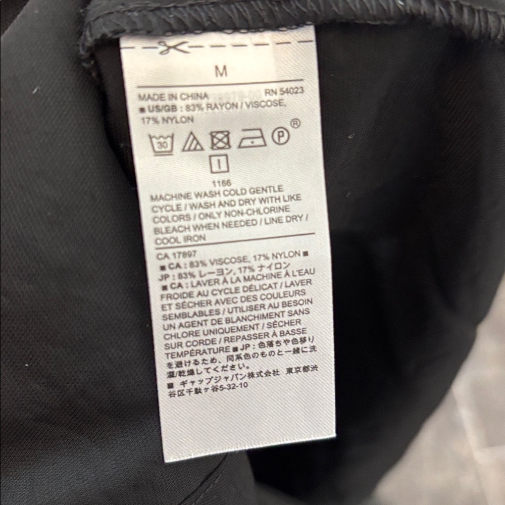 Banana Republic women’s Black Shirt - Picture 3 of 5